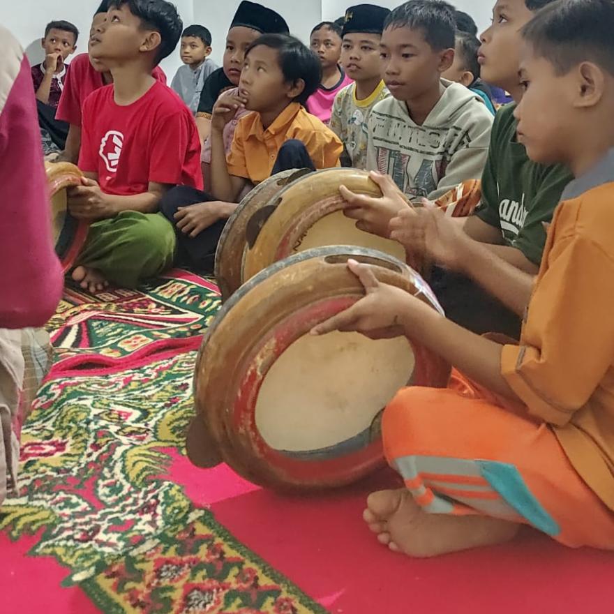 KKN UNU Purwokerto adakan pelatihan kesenian Hadroh sebagai media peningkatan karakter religius